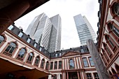 Hochhäuser hinter dem Palais Thurn und Taxis im Bankenviertel, Frankfurt am Main, Hessen, Deutschland