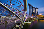 Marina Bay Sands Hotel und die Helix Bridge, Marina Bay, Singapur, Südostasien, Asien