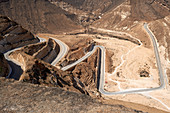 Serpentinen in den Bergen von Salala, Oman