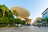 Plaza Mayor, die untere Ebene des Metropol Parasol, Plaza de la Encarnacion, Sevilla, Andalusien, Spanien, Europa