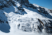 Bergformation in den Dolomiten im Winter, Übergang zum Frühjahr, Cortina d’Ampezzo, Belluna, Italien