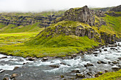Fluss in der Tundra, Fjardara-Fluss, Mjoifjordur, Island