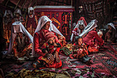Kirgisinnen in einer Jurte, Afghanistan, Asien