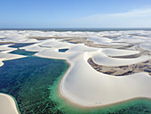 Süßwasserlagunen inmitten von Sanddünen, Lencois Maranhenses Nationalpark, Brasilien