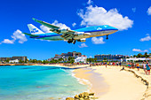 Jet bei der Landung in Strandnähe, Maho Beach, Sint Maarten, Karibik