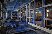 Fabrikhalle mit blauer Farbe, Blaufarbenwerk Schindlers Werk bei Zschorlau, UNESCO Welterbe Montanregion Erzgebirge, Schneeberg, Sachsen