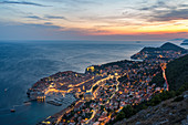 Blick auf Dubrovnik beim Sonnenuntergang, Dubrovnik-Neretva Grafschaft, Kroatien, Europa