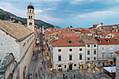 Franziskanerkloster und der Glockenturm in Dämmerung, Dubrovnik, Dubrovnik-Neretva-Grafschaft, Kroatien, Europa
