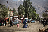 Frau mit Burka in Ishkashim, Afghanistan, Asien