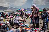 Wochenmarkt in Sary Mogul, Kirgistan, Asien