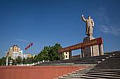 Statue of Mao in Kashgar, China, Asia