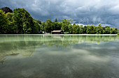 Blick auf das Seehaus am Hinterbrühler See, München, Bayern, Deutschland