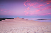 Die Dune de Pilat bei Sonnenaufgang mit Blick auf den Banc d'Arguin, Aquitanien, Frankreich