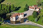 Frankreich, Indre, Le Pechereau, Courbat Schloss (Luftbild)