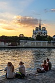 France, Paris, the banks of the Seine river listed as World Heritage by UNESCO, Notre Dame Cathedral, Ile de la Cite, at sunset, view from Quai d'Orleans