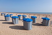 Frankreich, Vendee, Saint Jean de Monts, Segeltuchzelte am Strand