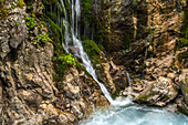 Wasserfall und Felsen in der Wimbachklamm, Nationalpark Berchtesgaden, Berchtesgadener Land, Oberbayern, Bayern, Deutschland, Europa