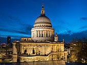 Abenddämmerung der St. Pauls Kathedrale, London, England, Vereinigtes Königreich, Europa