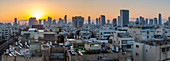 Blick auf die Skyline von Tel Aviv bei Sonnenaufgang, Tel Aviv, Israel, Naher Osten