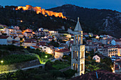 Sveti Marko Kirche und spanische Festung, Hvar, Insel Hvar, Dalmatien, Kroatien, Europa