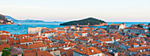 Blick auf Dubrovnik von den Stadtmauern, UNESCO-Weltkulturerbe, Dubrovnik, Kroatien, Europa
