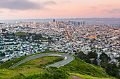 Blick auf die Stadt von Twin Peaks, San Francisco, Kalifornien, Vereinigte Staaten von Amerika, Nordamerika