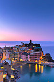 Sonnenaufgang in Vernazza, Cinque Terre, UNESCO-Weltkulturerbe, Ligurien, Italien, Europa