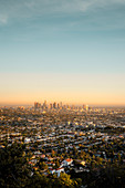Die Skyline von Los Angeles City, aufgenommen vom Griffith Observatory, Los Angeles, Kalifornien, Vereinigte Staaten von Amerika, Nordamerika