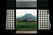 Blick aus dem Fenster eines Luxuszuges, Berglandschaft