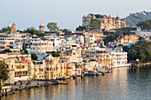Lake Pichola and the City Palace in Udaipur, Rajasthan, India, Asia