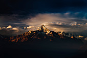 Machapuchare (auch Machhapuchhre oder Fischschwanz) Berg, im Annapurna Himal von Nordmittelnepal, Nepal, Himalaya, Asien