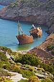 Wrack des Schiffes aus dem Film The Big Blue, Amorgos, Kykladen, Ägäis, griechische Inseln, Griechenland, Europa