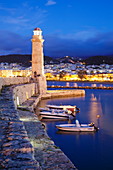 Leuchtturm am alten venezianischen Hafen, Rethymno (Rethymnon), Kreta, griechische Inseln, Griechenland, Europa