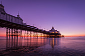 Sonnenaufgang am Eastbourne Pier, Eastbourne, East Sussex, England, Vereinigtes Königreich, Europa
