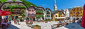 View of Marktplatz in Hallstatt village, UNESCO World Heritage Site, Salzkammergut region of the Alps, Salzburg, Austria, Europe
