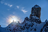 Sonne über Felstürmen der Cadini-Gruppe, Cadini, Dolomiten, Weltnaturerbe Dolomiten, Venetien, Venezien, Italien
