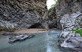 Schluchten am Fluss Alcantara in der Gole dell'Alcantara nahe Taormina, Sizilien, Italien