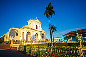 Die Kirche der Heiligen Dreifaltigkeit in Plaza Major in Trinidad, UNESCO-Weltkulturerbe, Trinidad, Kuba, Westindische Inseln, Karibik, Mittelamerika