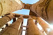 Mit Hieroglyphen verzierte Säulen in der Großen Hypostyle-Halle im Karnak-Tempel, Theben, UNESCO-Weltkulturerbe, Ägypten, Nordafrika, Afrika