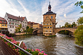 Altes Rathaus mit Geyerswörth Holzbrücke, Bamberg, UNESCO-Weltkulturerbe, Bayern, Deutschland, Europa