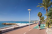 France, Alpes Maritimes, Cagnes sur Mer, man riding skateboard on the beach promenade