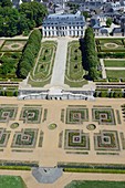 Frankreich, Sarthe, Le Grand Luce, das Schloss und seine Gärten (Luftaufnahme)