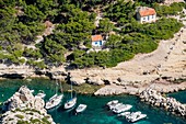 Frankreich, Bouches-du-Rhône, Marseille, Nationalpark Calanques, die Bucht Morgiou (Luftaufnahme)