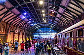 Der Hogwarts-Express, Bahnstation, Studio Tour London, 'Making of Harry Potter', Warner Bros, Leavesden, Vereinigtes Königreich