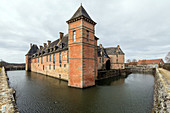 CHATEAU OF CARROUGES BUILT OF RED BRICK BETWEEN THE 14TH AND 16TH CENTURIES AND SURROUNDED BY MOATS, CARROUGES (61), FRANCE