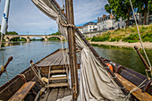 Schifffahrt auf der Loire an Bord des Sterne, ein 'Toue Sabliere' (Fsandfördernder Kahn mit flachem Boden) mit Bertrand Deshayes, Orleans, Loiret, Center Val De Loire, Frankreich