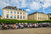 Terrasse eines Cafés, Place du Forum, Reims, Marne, Grand Est Region, Frankreich