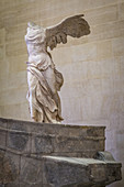 THE WINGED VICTORY OF SAMOTHRACE IS A MONUMENT OF GREEK SCULPTURE OF THE HELLENISTIC PERIOD FOUND ON THE ISLAND OF SAMOTHRACE. IT IS COMPOSED OF A STATUE REPRESENTING THE GODDESS NIKE (VICTORY) AND ITS BASE IN THE SHAPE OF A SHIP'S PROW. THE MONUMENT'S TOTAL HEIGHT IS 5.12 METRES, THE LOUVRE, (75) PARIS, FRANCE