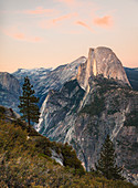 Blick vom Glacier Point auf Half Dome bei Sonnenuntergang, Yosemite National Park, Kalifornien, USA