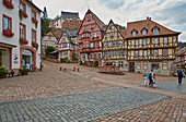 Marktplatz mit Brunnen und Fachwerkhäusern, Miltenberg, Main, Unterfranken, Bayern, Deutschland